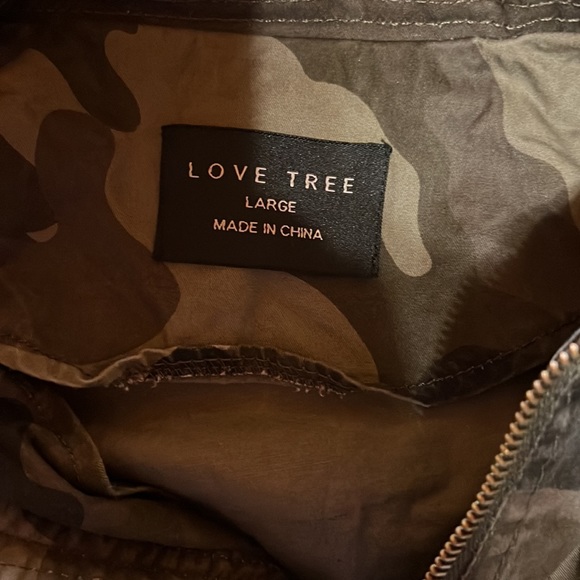 Love tree camo jacket size large - Picture 2 of 5